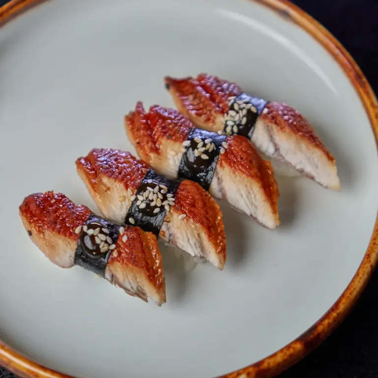 Eel_Nigiri_molodost_asian_food_dubai