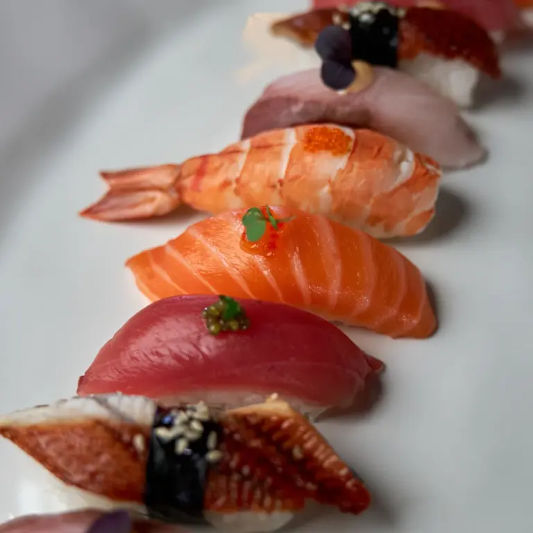 Nigiri_Set_molodost_restaurant_asian_food