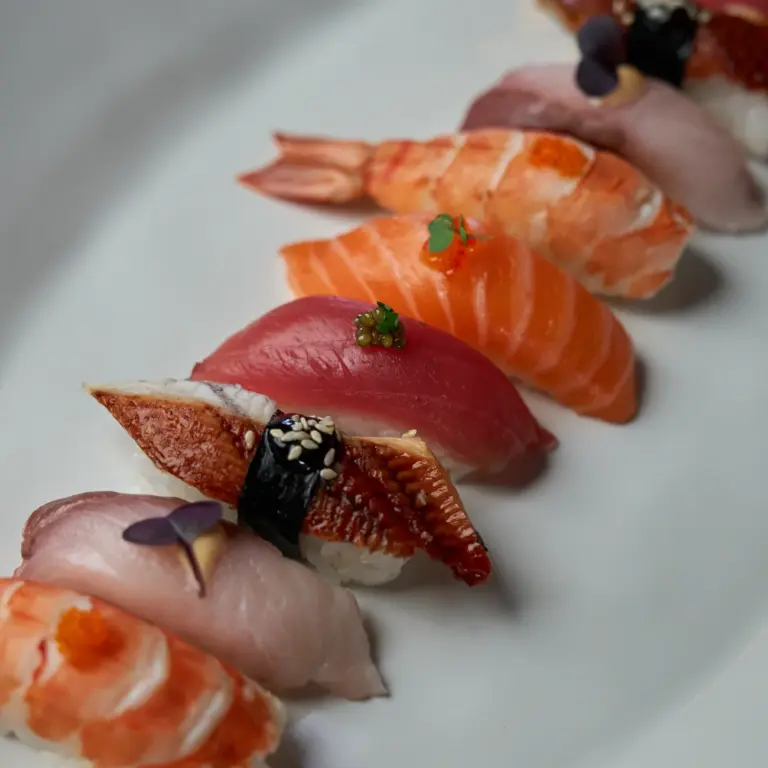 Nigiri_Set_molodost_restaurant_asian_food