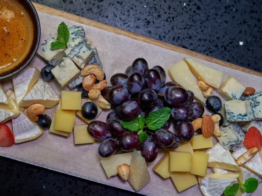 cheese_relay_restaurant_molodost