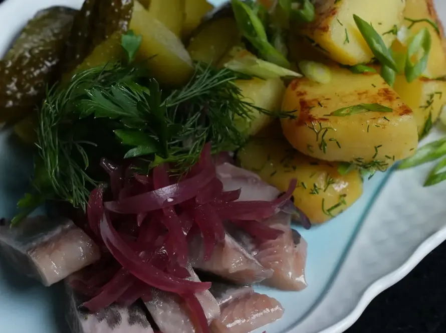 herring_fish_with_potato_restaurant_molodost