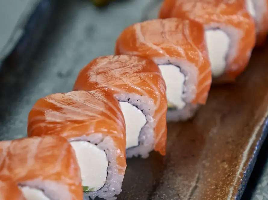 molodost_dubai_sushi rolls_philadelphia