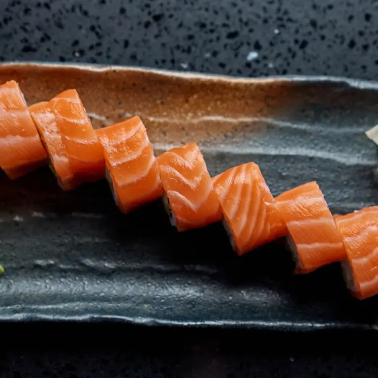 molodost_dubai_sushi rolls_philadelphia